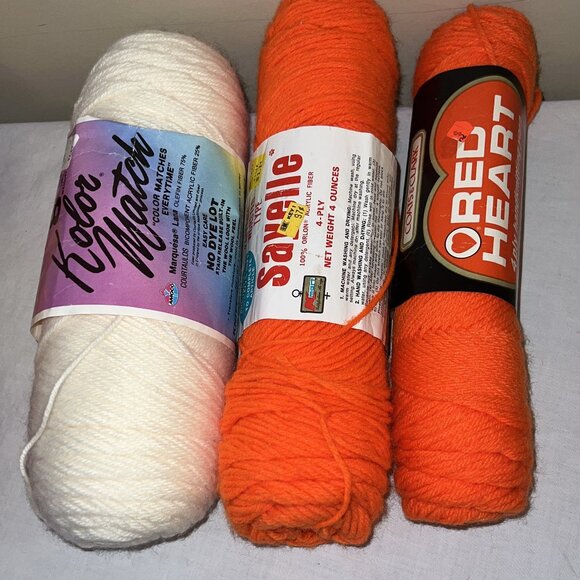 Lot 9 Yarn Red heart, Sayelle, others White, Orange, burnt orange, cranberry red - Picture 9 of 11